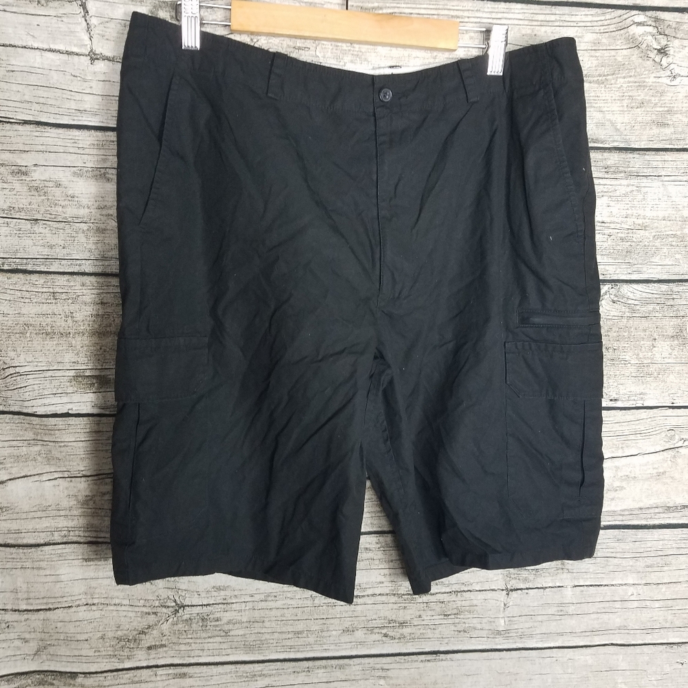 Men's Claiborne Black Short Size 36.Waist approx: 18.5 inches Inseam approx: